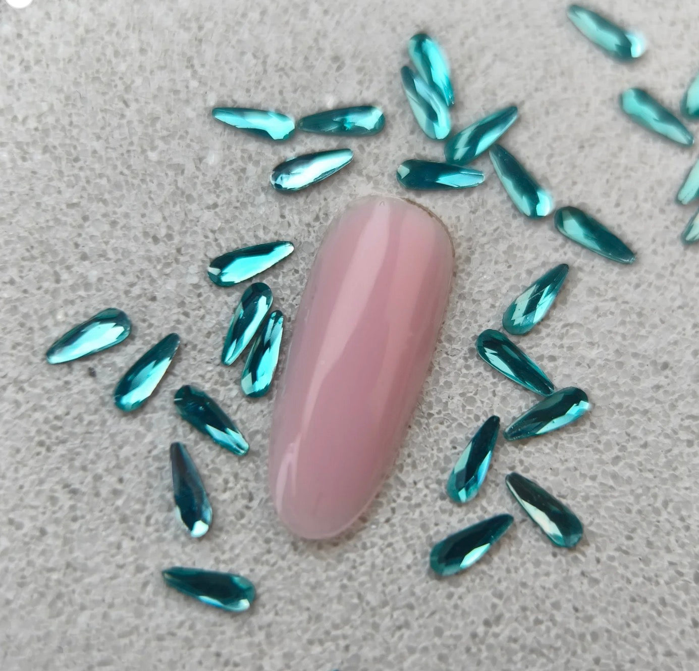 Mini goutte allongé